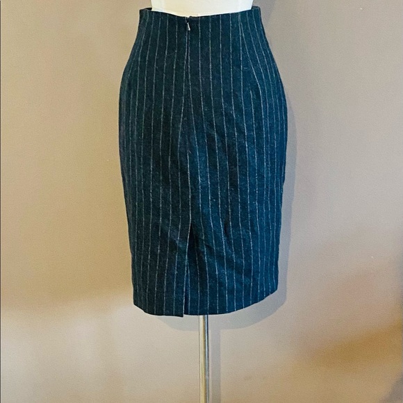 Body by Victoria Wool Pin Stripped Skirt Size 8 - Picture 3 of 4